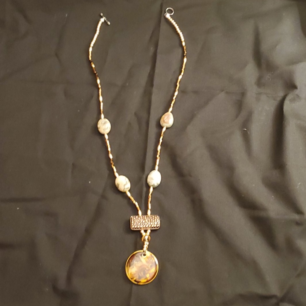 Groovy necklace